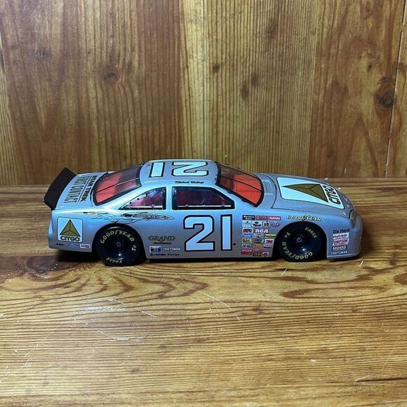 Star Trek First Contact 1996 NASCAR Michael Waltrip Diecast Stock Car Winston - Picture 5 of 9